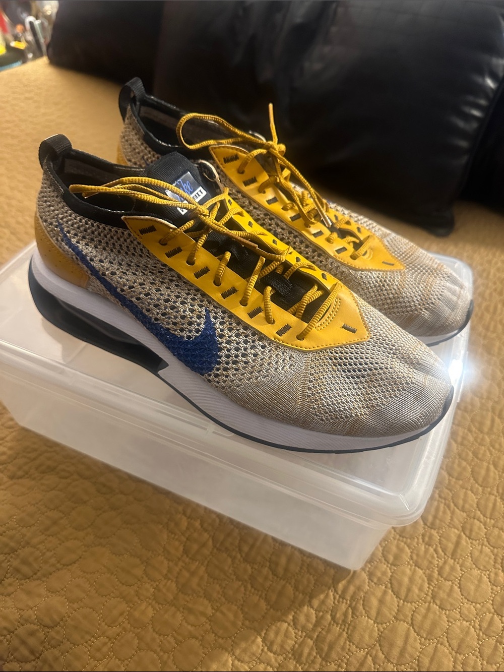 Nike Men’s Yellow and Blue Woven Running Sneakers